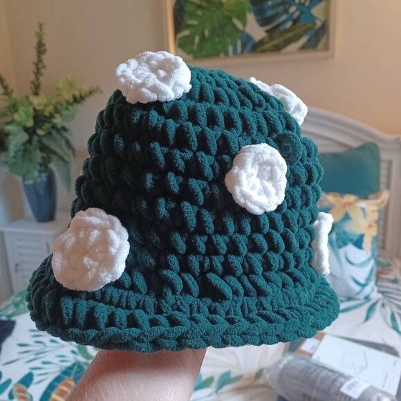 Accessories - EUC Hand Crocheted Green Hat with White Rosettes
